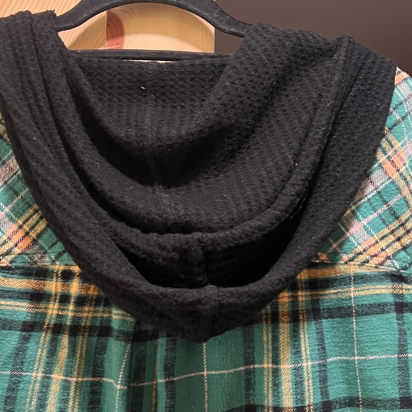 Maurices Teal and Black Plaid Hooded Shirt size large - Picture 6 of 8